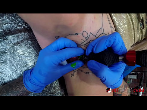 ❤️ Ekstremt tatovert hottie Sully Savage tok en tatovering på klitoris ️❌ Kvalitetssex på porno no.mailkassa.ru ❌️
